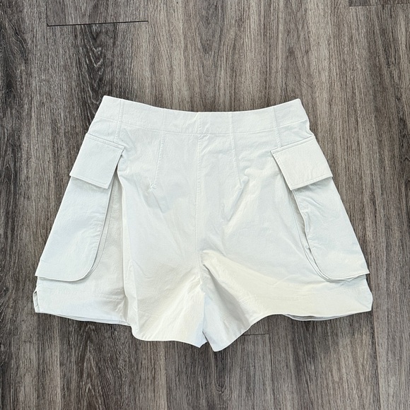 lululemon Cream Cargo Shorts Size 10 Relaxed-Fit Super-High-Rise  4” - Picture 4 of 5